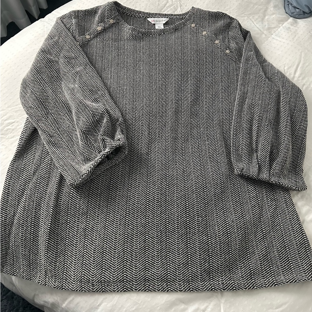 NWOT Liz Claiborne beautiful 3/4 length sleeve, black & White top XXL